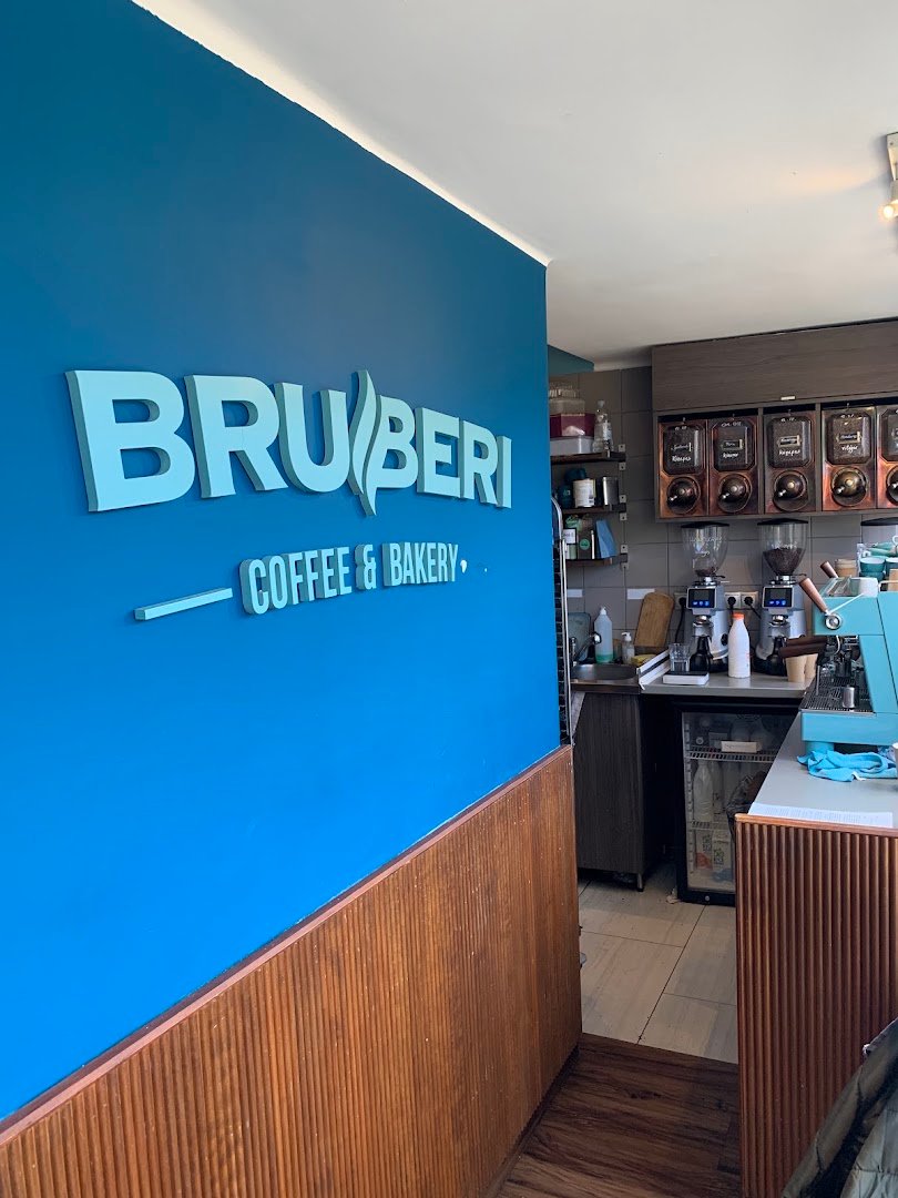 Bruberi Coffee & Bakery specialty coffee shop in Budapest - photo 3