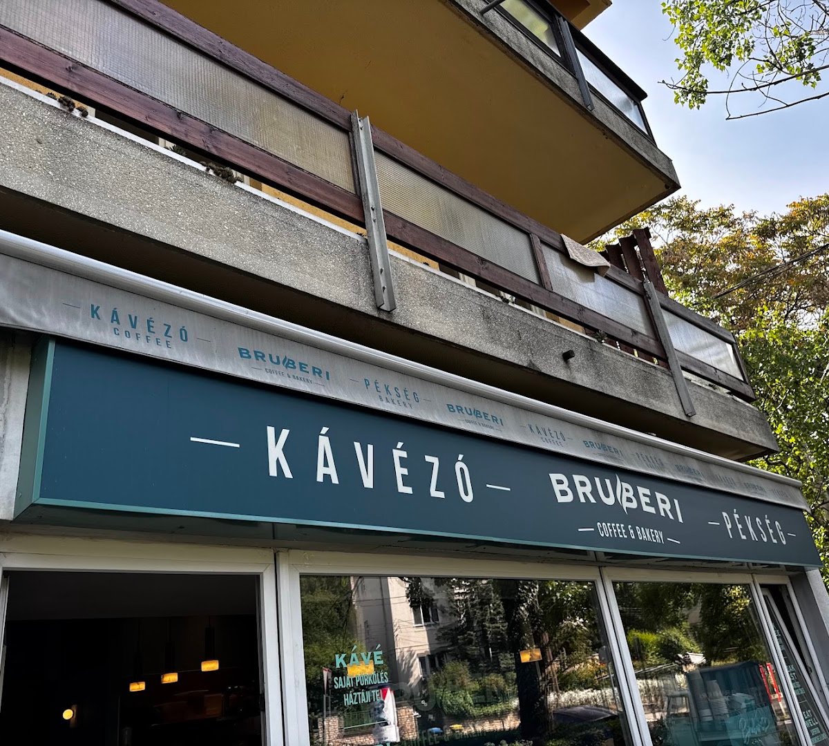 Bruberi Coffee & Bakery specialty coffee shop in Budapest - photo 6