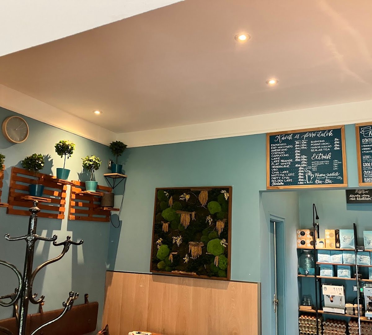 Bruberi Coffee & Bakery specialty coffee shop in Budapest - photo 8