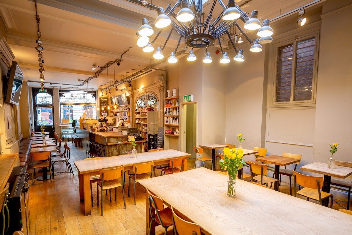 Notes Coffee Roasters & Bar | Trafalgar Square specialty coffee shop in London - photo 2