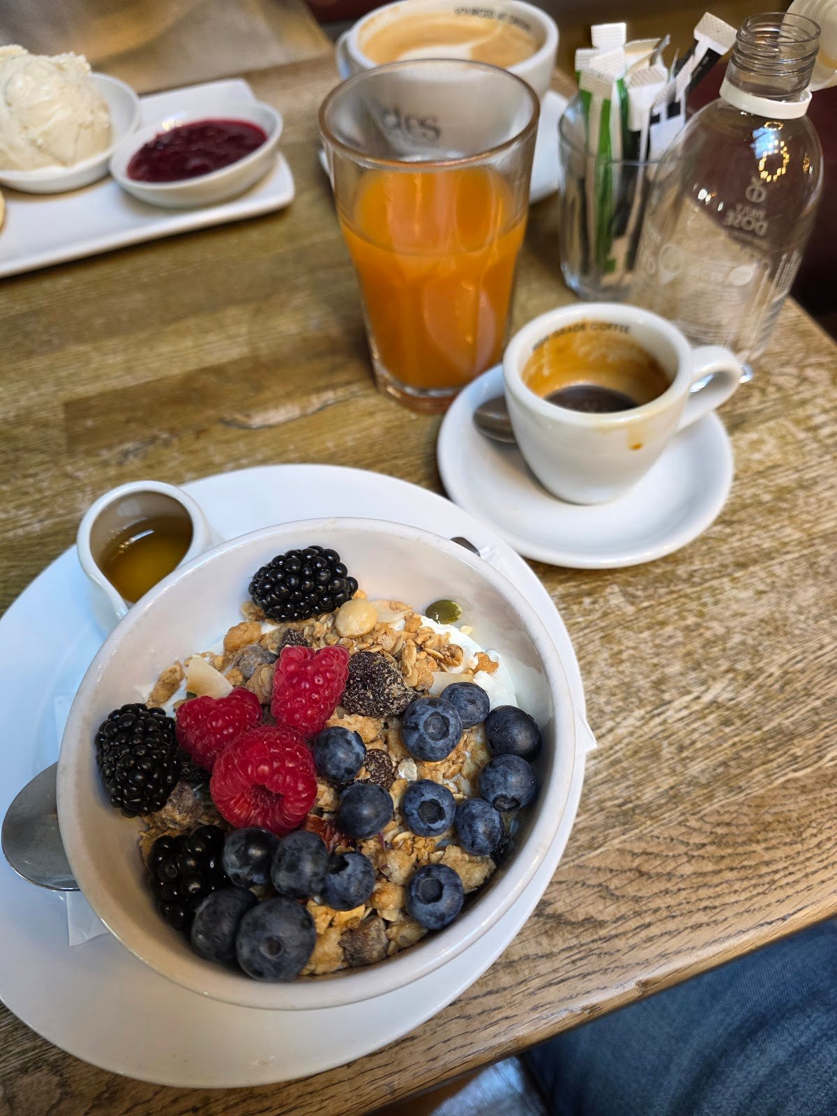 Notes Coffee Roasters & Bar | Trafalgar Square specialty coffee shop in London - photo 4