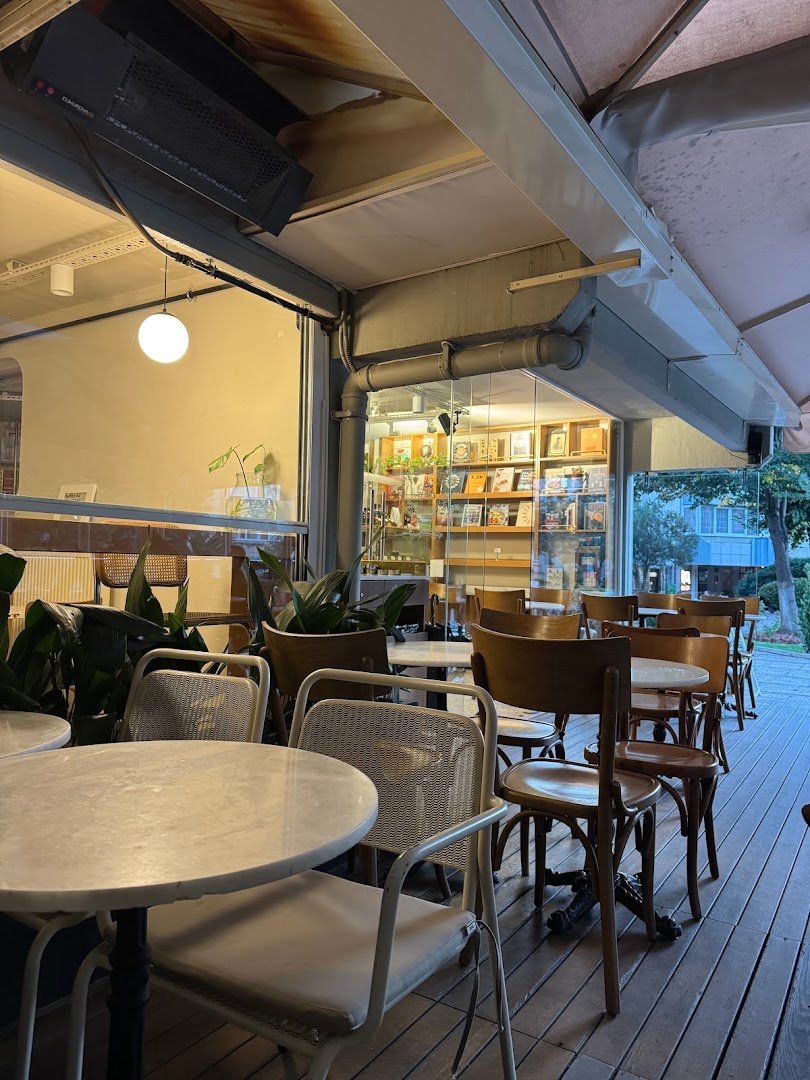 Collective specialty coffee shop in Istanbul - photo 9