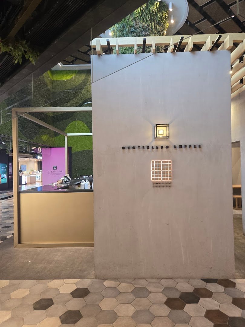 Storefront of Omotesando Koffee, specialty coffee shop in Hong Kong