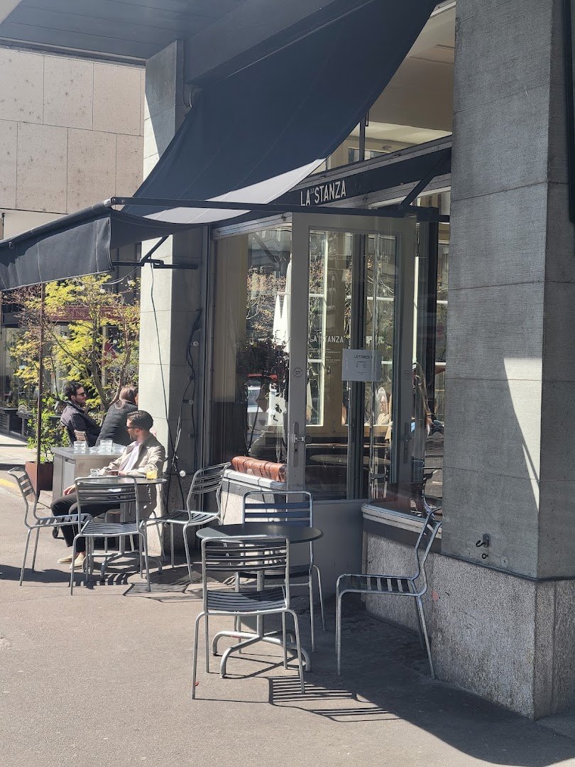 Storefront of La Stanza, specialty coffee shop in Zurich