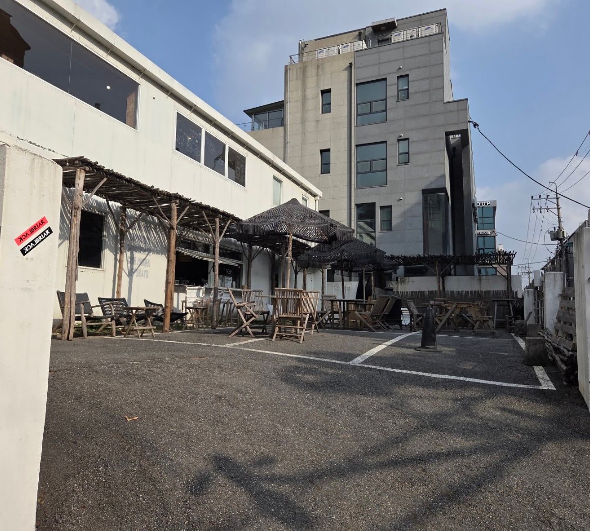 Storefront of Towners Espresso Bar, specialty coffee shop in Seoul