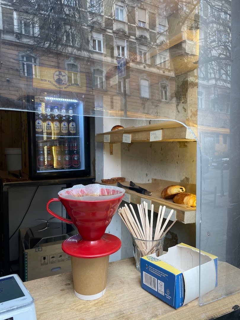 MANU & COFFEE STAND specialty coffee shop in Budapest - photo 4