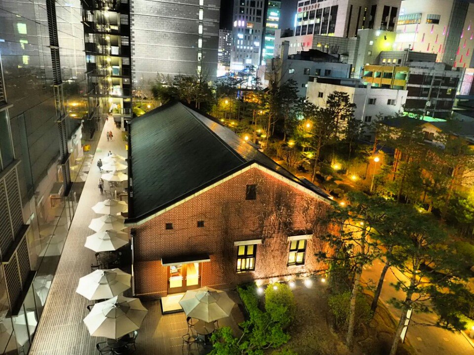Storefront of Coffee Libre, specialty coffee shop in Seoul