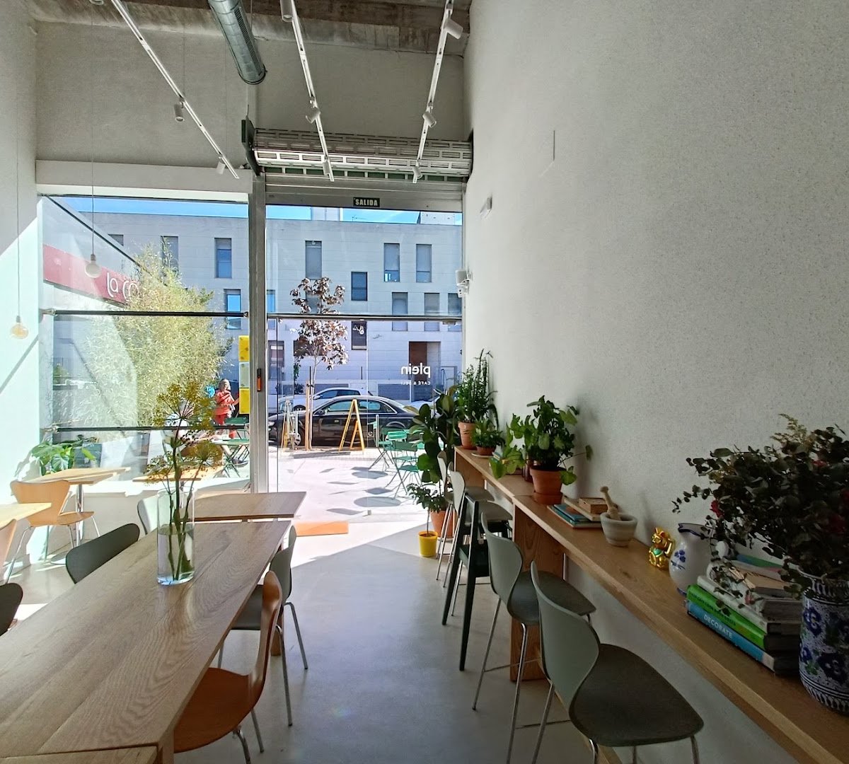 Plein Cafe & Deli specialty coffee shop in Madrid - photo 2