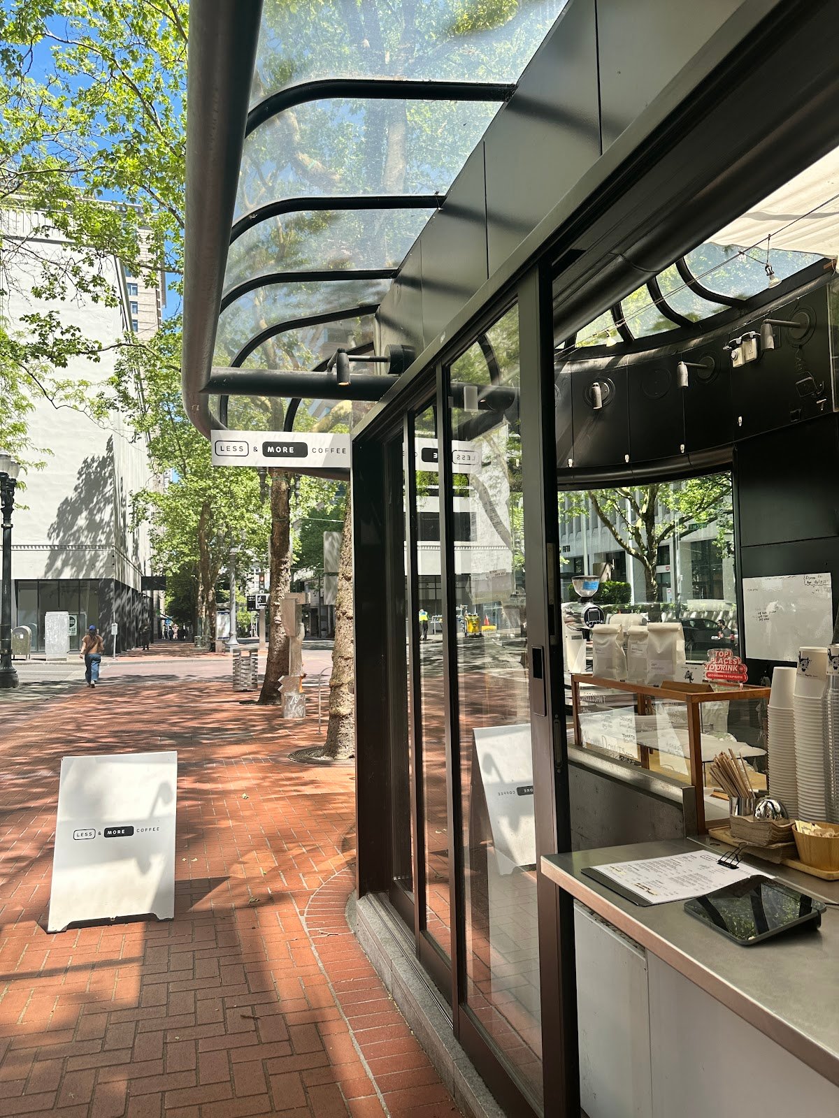 Less and more coffee specialty coffee shop in Portland - photo 2