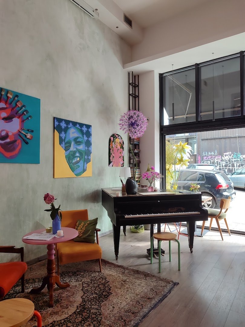 Interior of Kuća Umetnica, specialty coffee shop in Belgrade