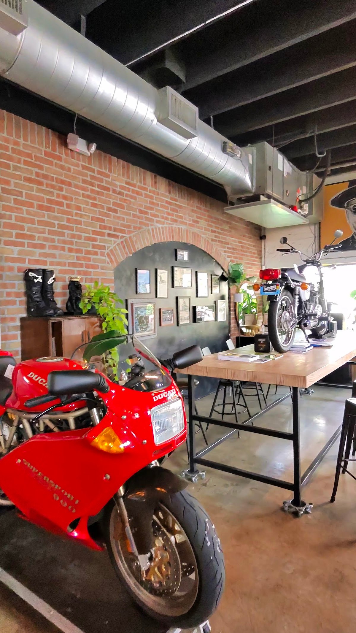 Imperial Moto Café specialty coffee shop in Miami - photo 15