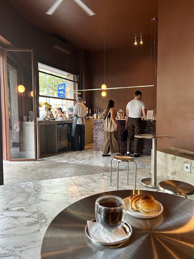 Balzac Café specialty coffee shop in Barcelona - photo 2