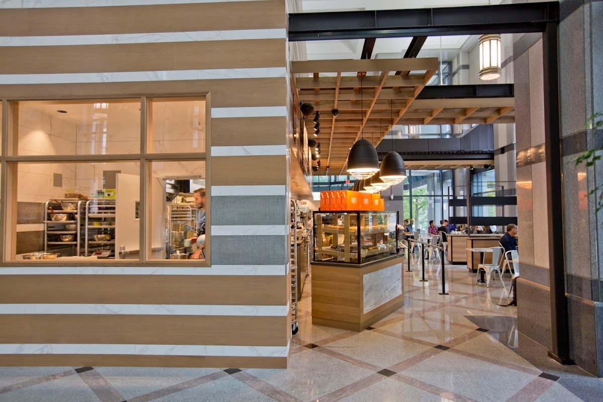 49th Parallel Café & Lucky's Doughnuts - Thurlow specialty coffee shop in Vancouver - photo 2