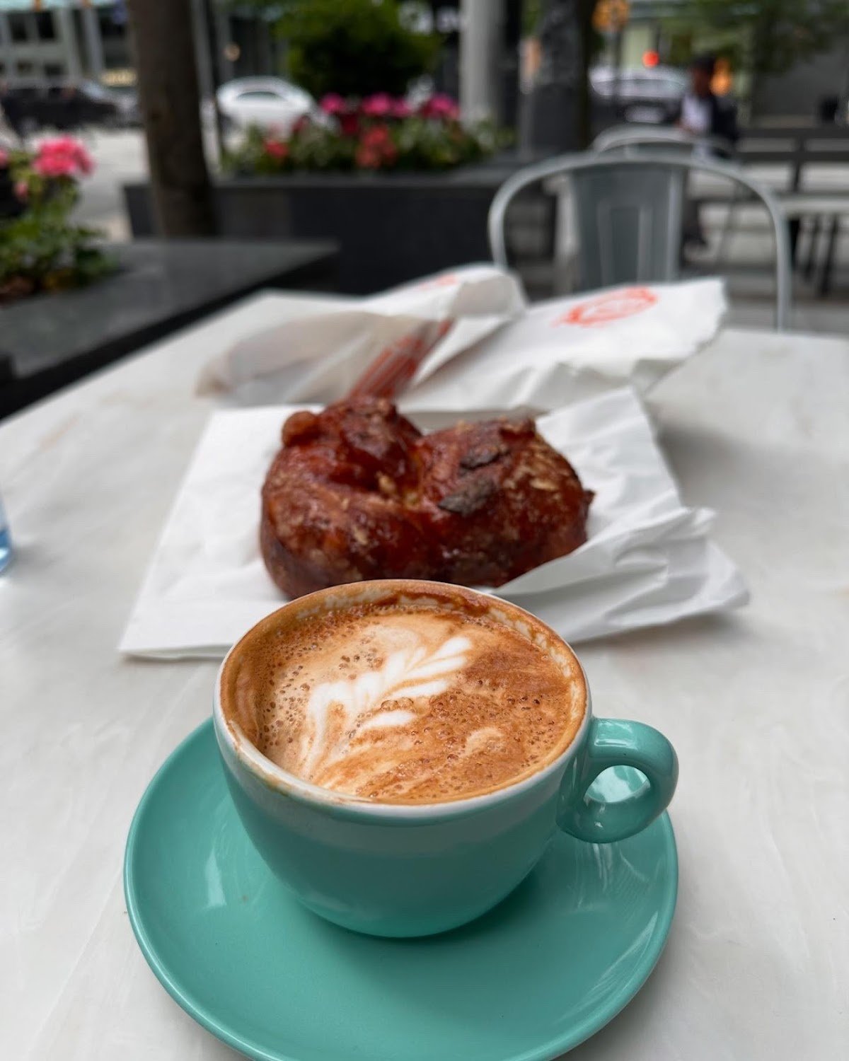 49th Parallel Café & Lucky's Doughnuts - Thurlow specialty coffee shop in Vancouver - photo 3