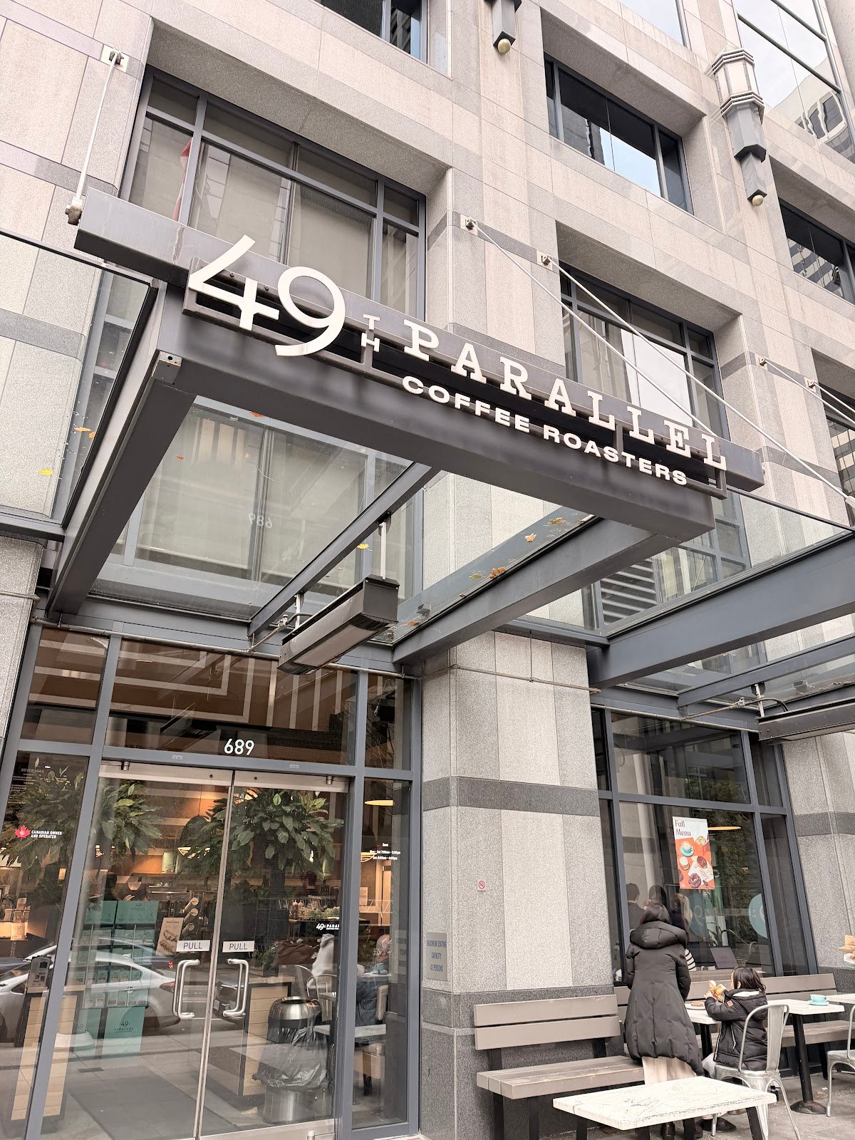 49th Parallel Café & Lucky's Doughnuts - Thurlow specialty coffee shop in Vancouver - photo 4