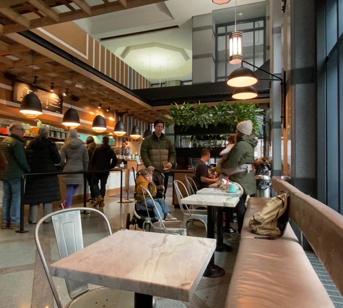 49th Parallel Café & Lucky's Doughnuts - Thurlow specialty coffee shop in Vancouver - photo 5