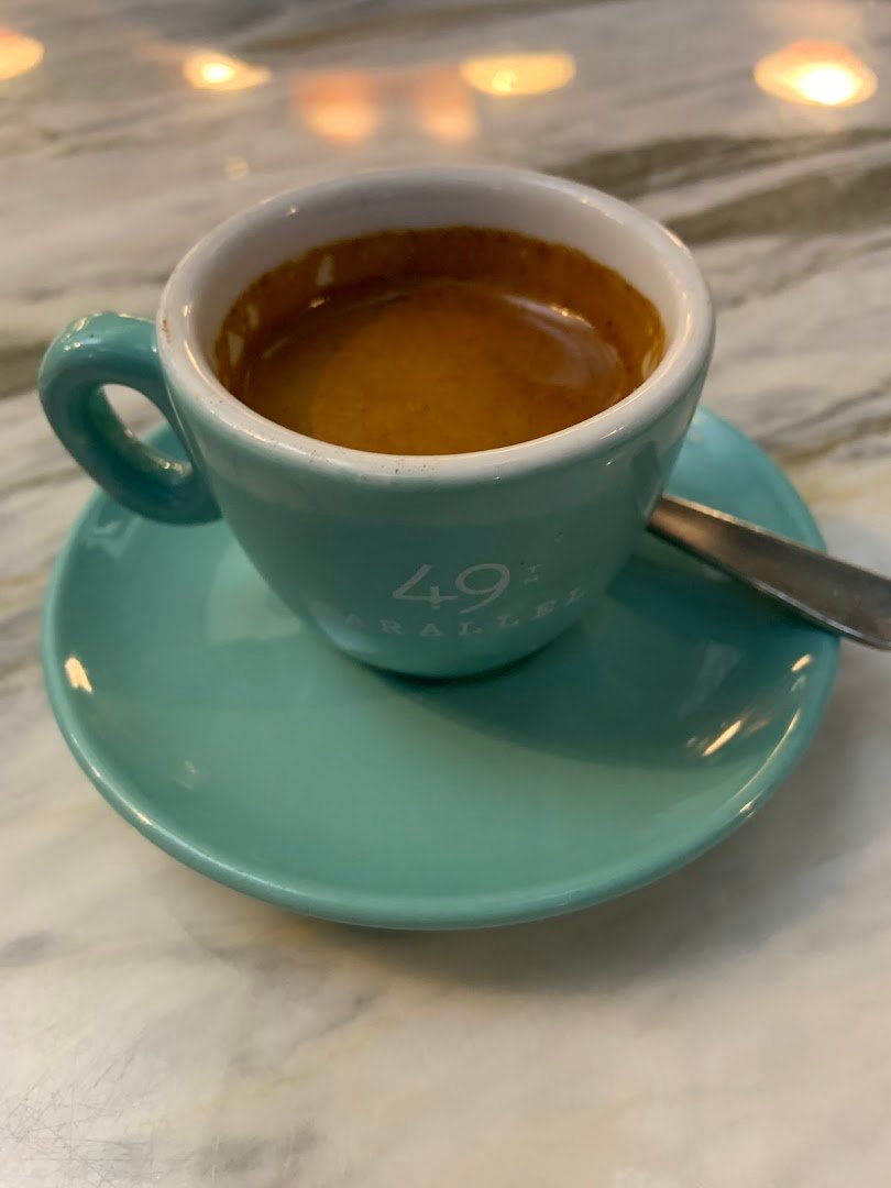 49th Parallel Café & Lucky's Doughnuts - Thurlow specialty coffee shop in Vancouver - photo 8