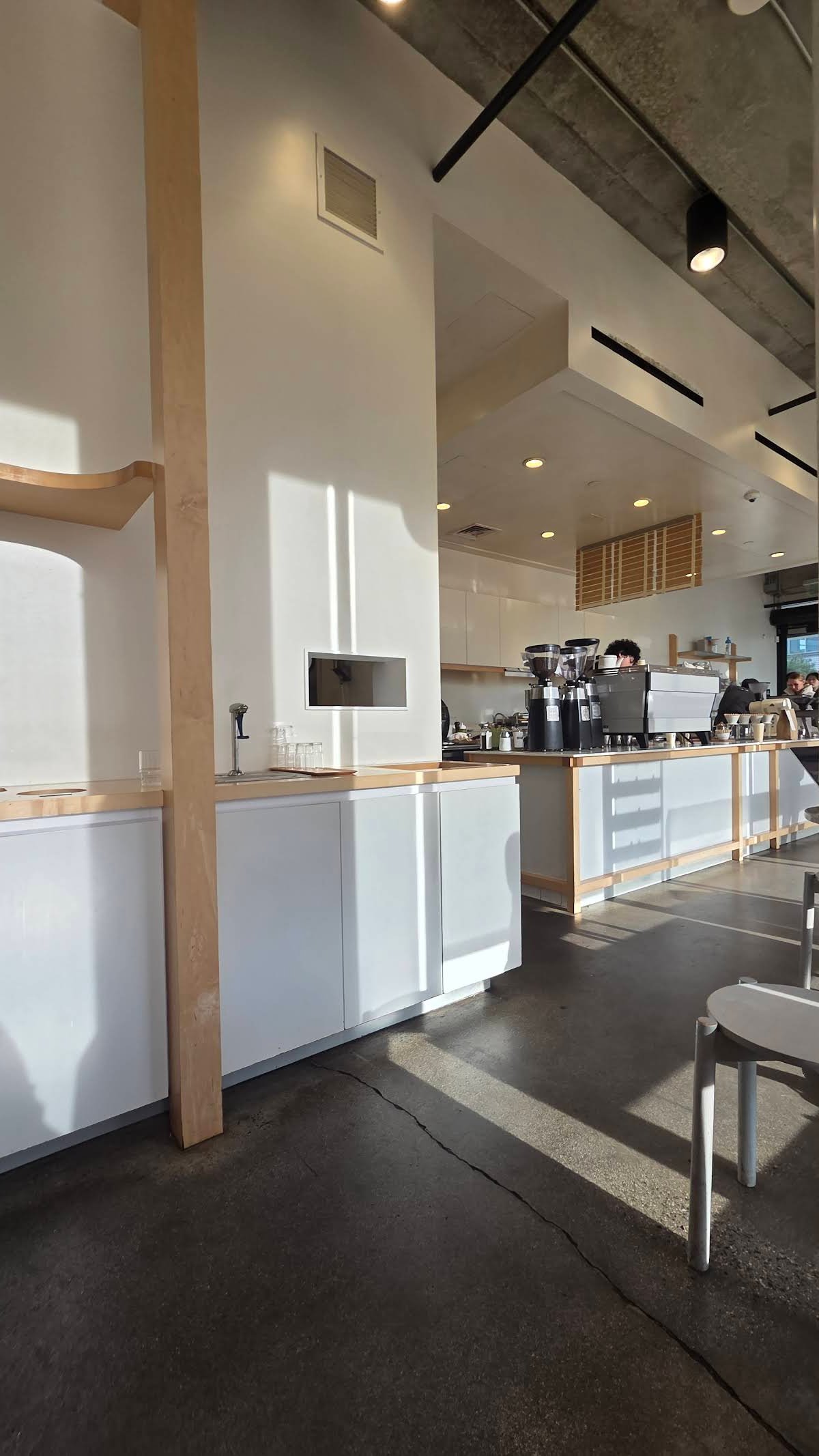 Blue Bottle Coffee specialty coffee shop in Los Angeles - photo 7