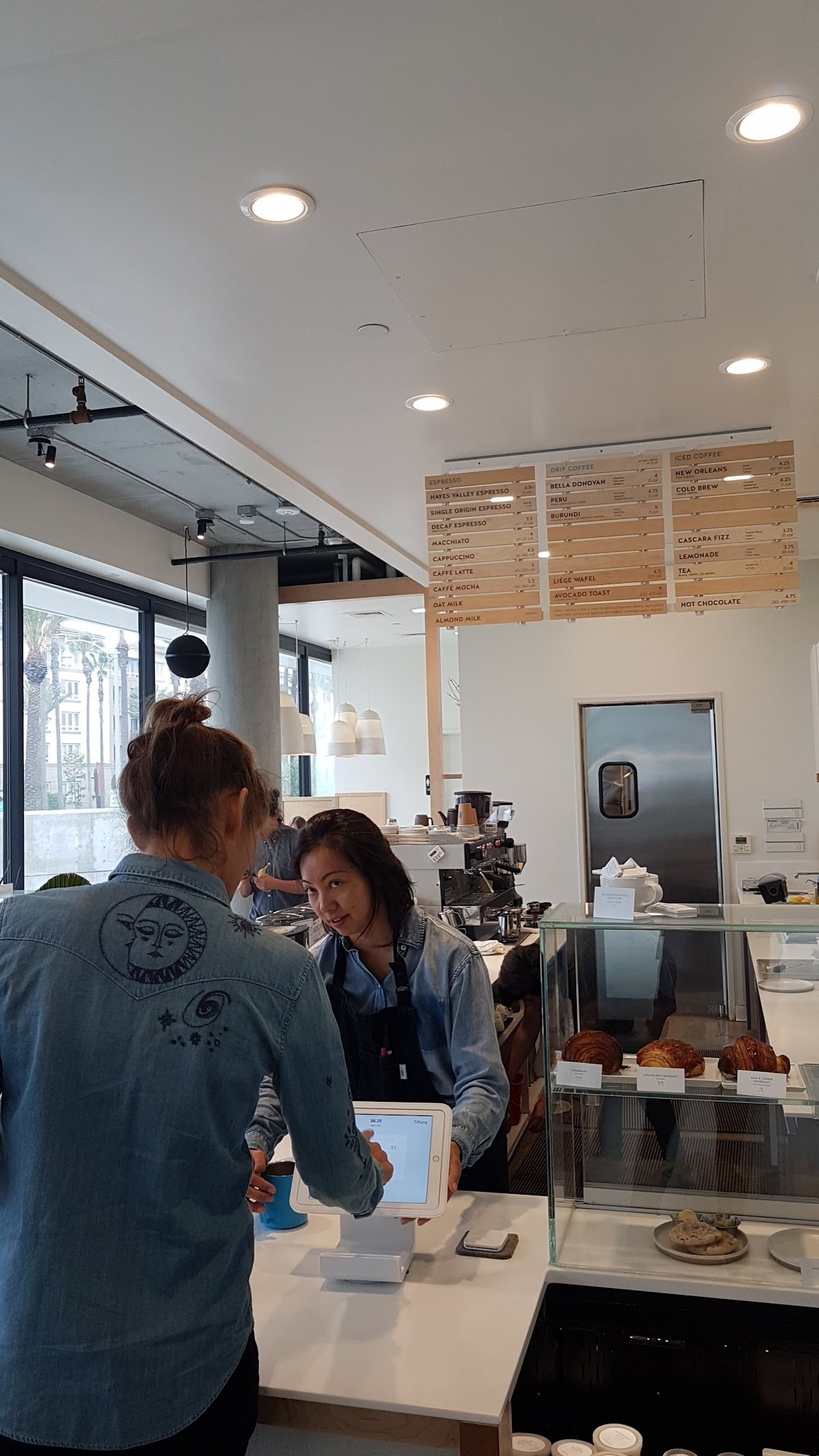 Blue Bottle Coffee specialty coffee shop in Los Angeles - photo 9