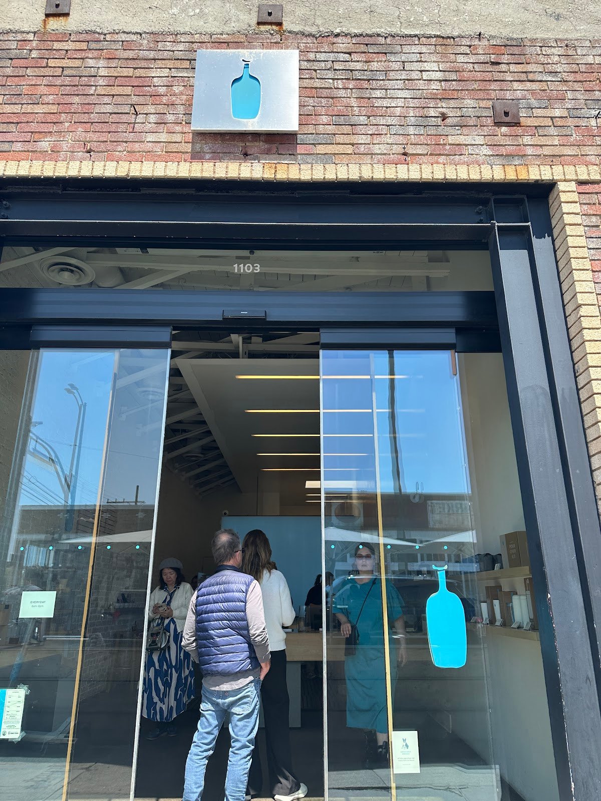 Blue Bottle Coffee specialty coffee shop in Los Angeles - photo 4