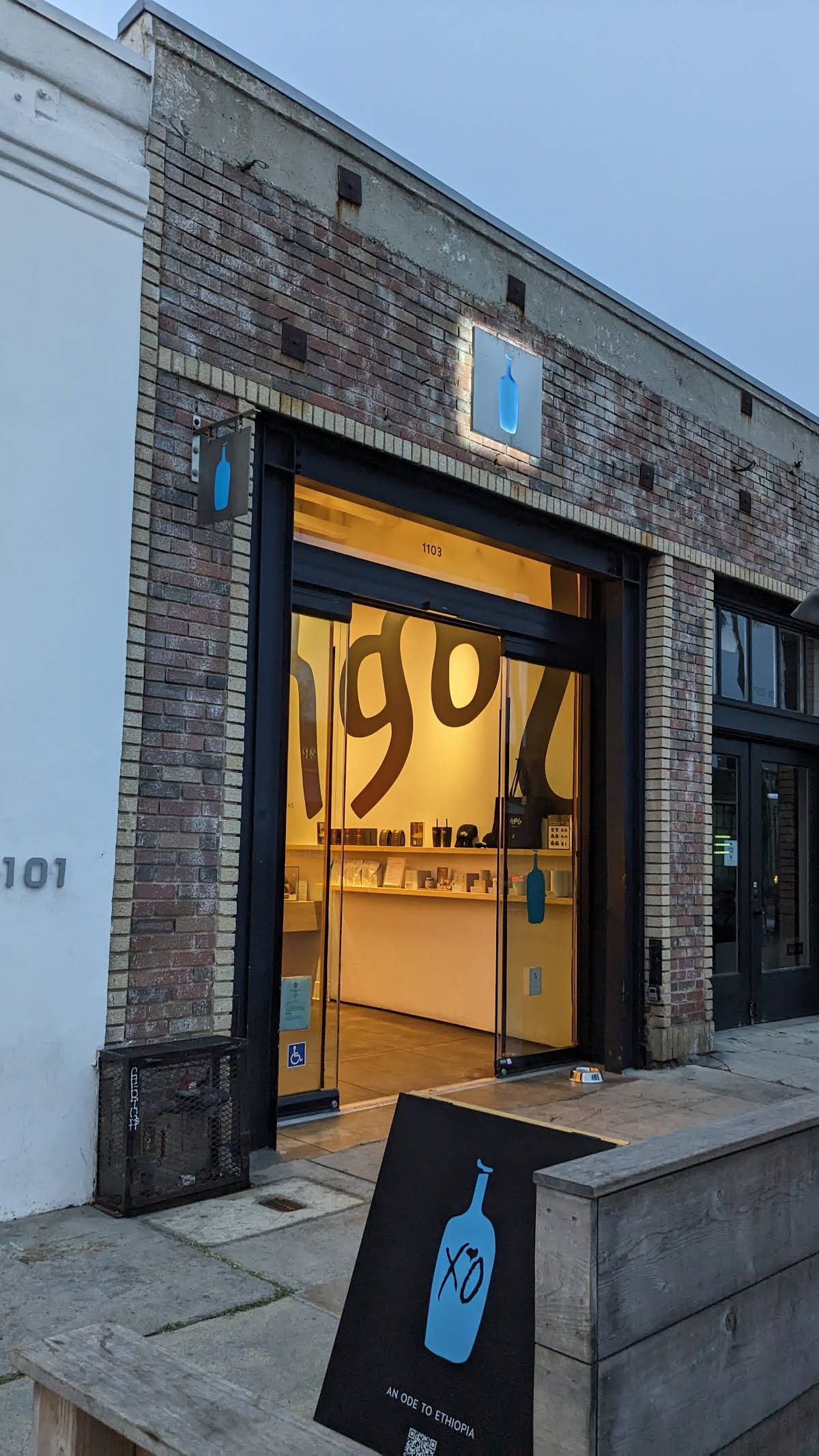 Blue Bottle Coffee specialty coffee shop in Los Angeles - photo 10