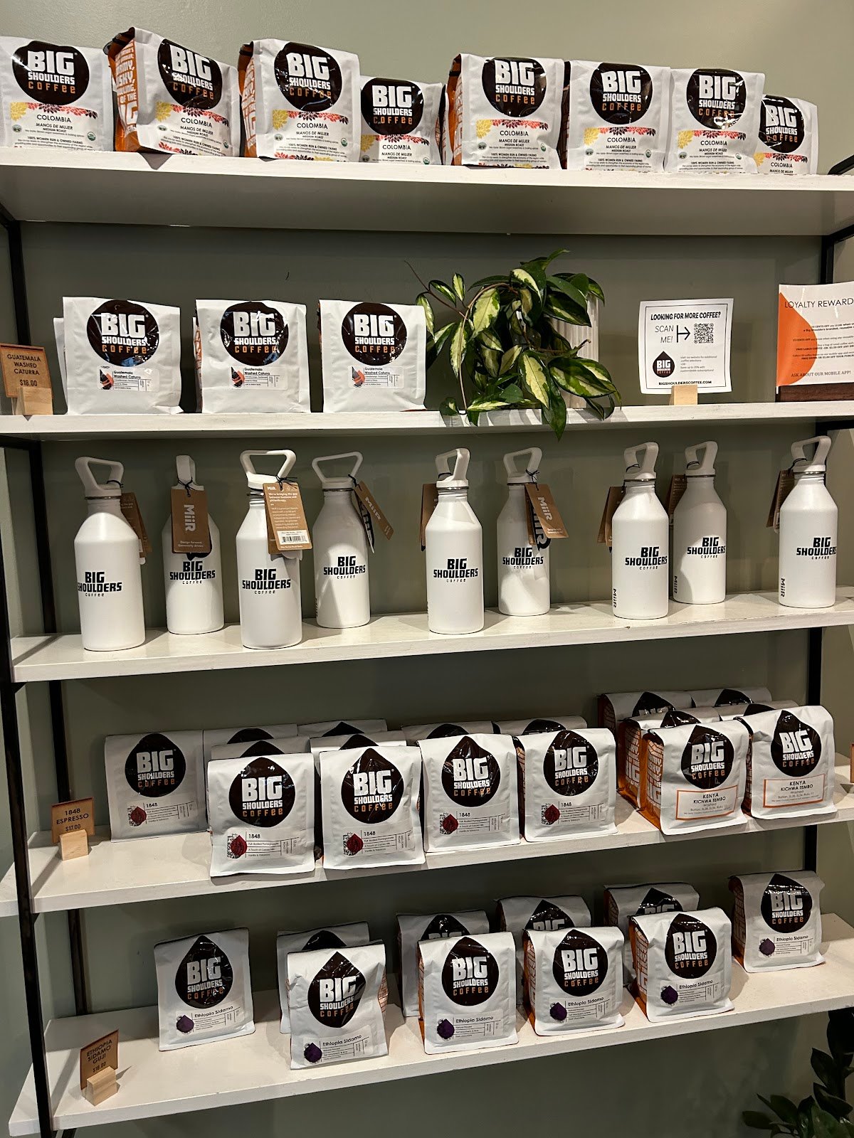 Big Shoulders Coffee specialty coffee shop in Chicago - photo 8