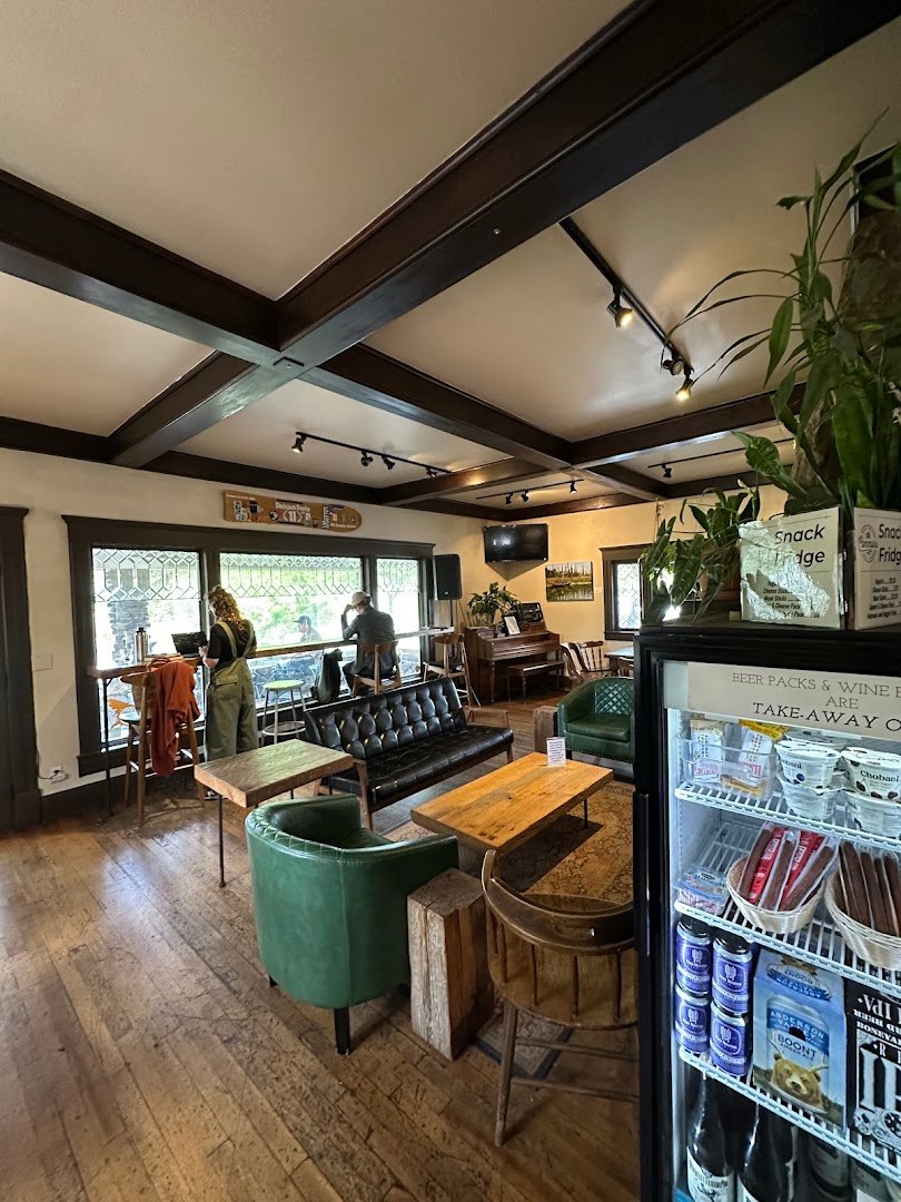 The Commons Cafe and Taproom specialty coffee shop in Bend - photo 2