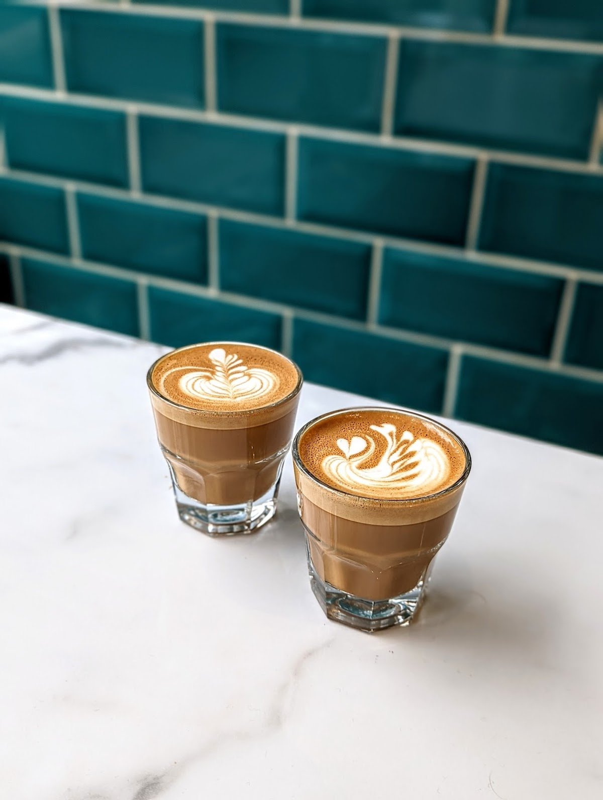 Naive specialty coffee shop in London - photo 2