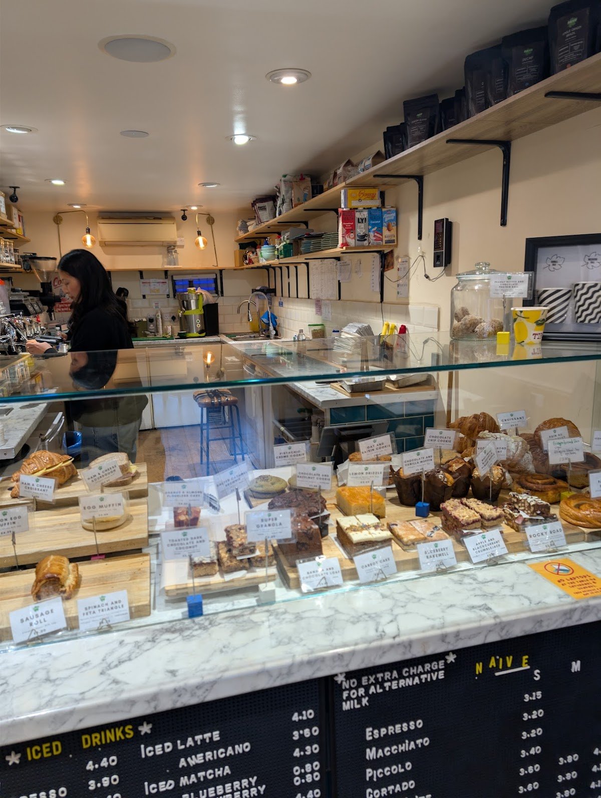 Naive specialty coffee shop in London - photo 4