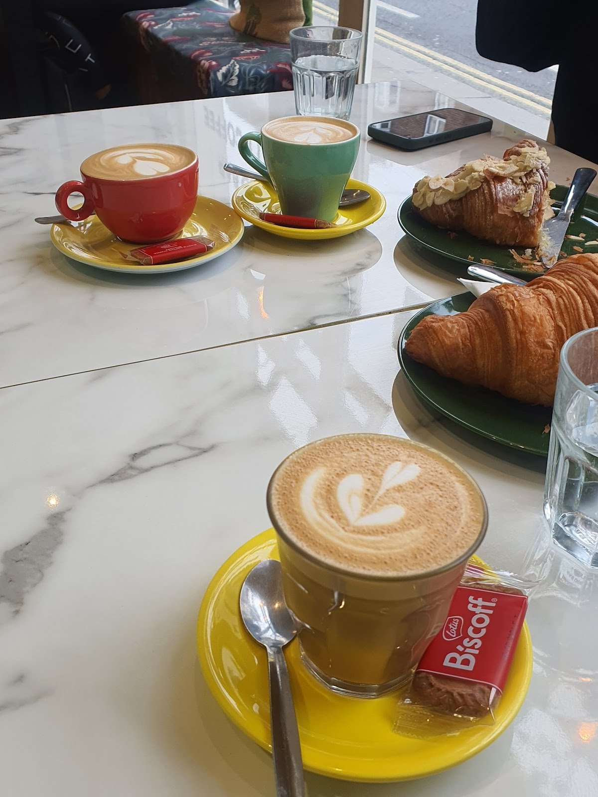 Naive specialty coffee shop in London - photo 10