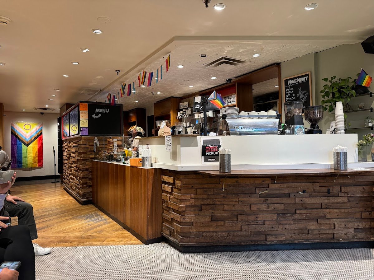 Pavement Coffeehouse - Newbury specialty coffee shop in Boston - photo 6