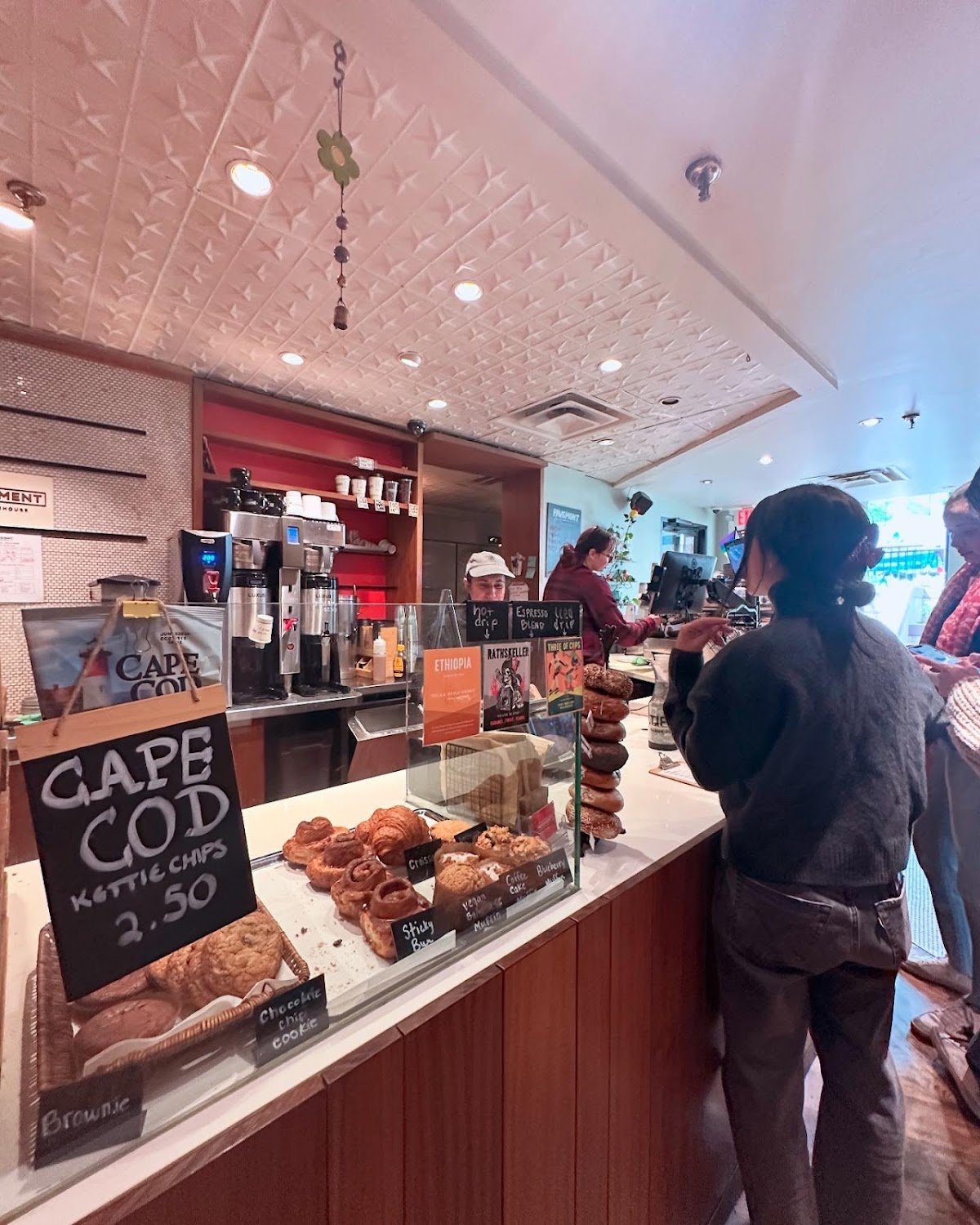 Pavement Coffeehouse - Newbury specialty coffee shop in Boston - photo 7