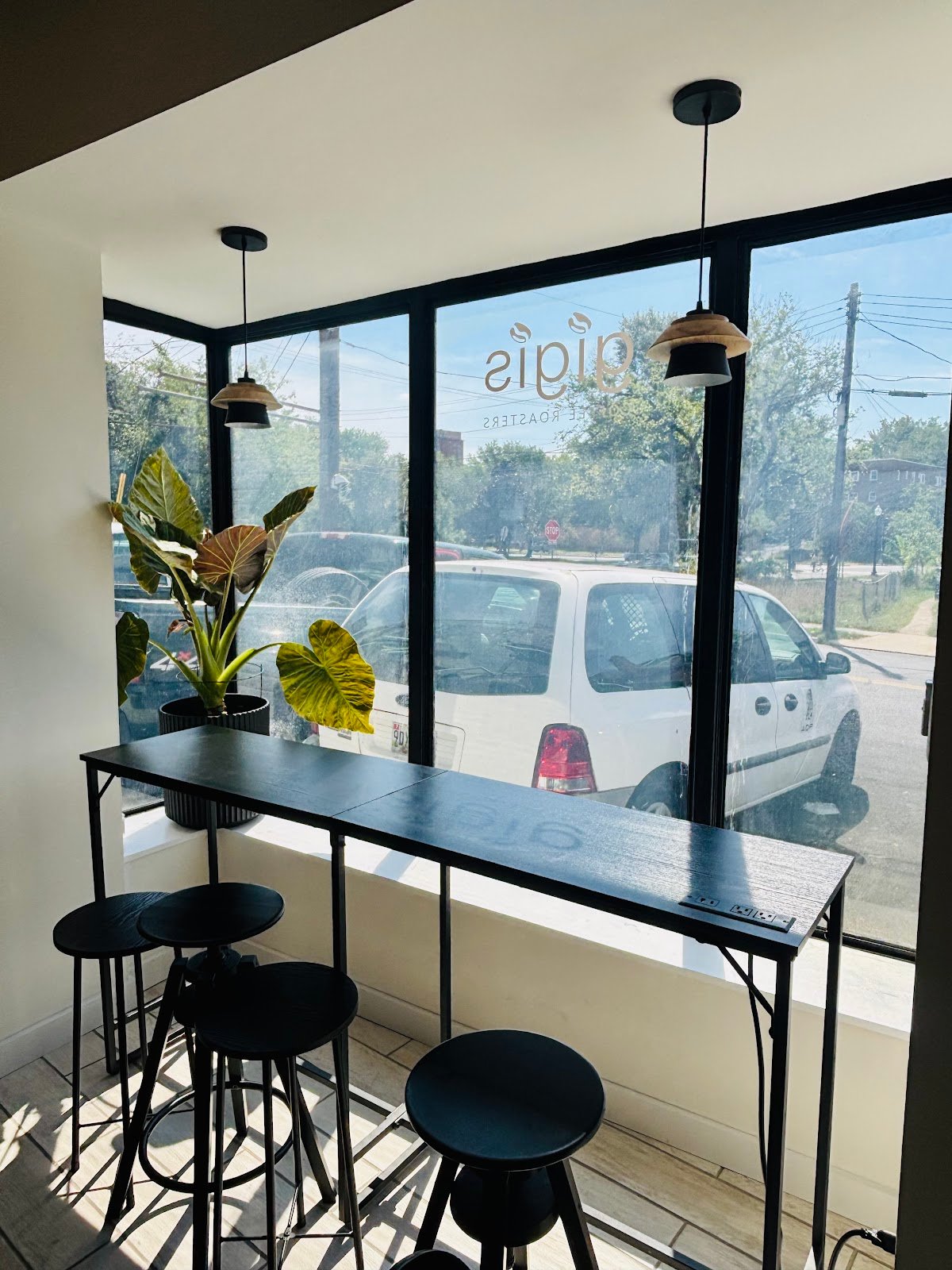 GIGIS COFFEE ROASTERS specialty coffee shop in Washington, D.C. - photo 8