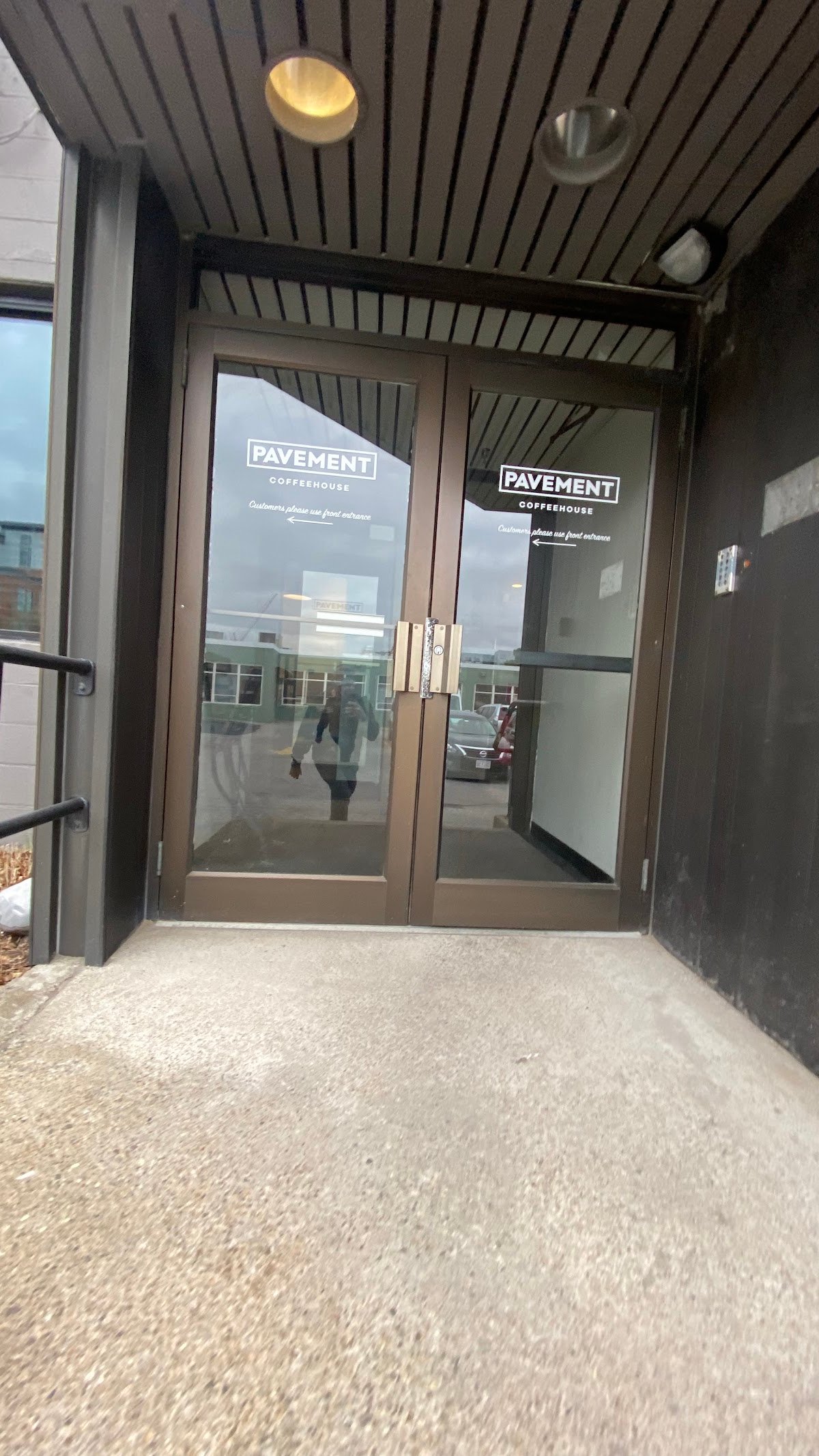 Pavement Coffeehouse - Brighton specialty coffee shop in Boston - photo 9