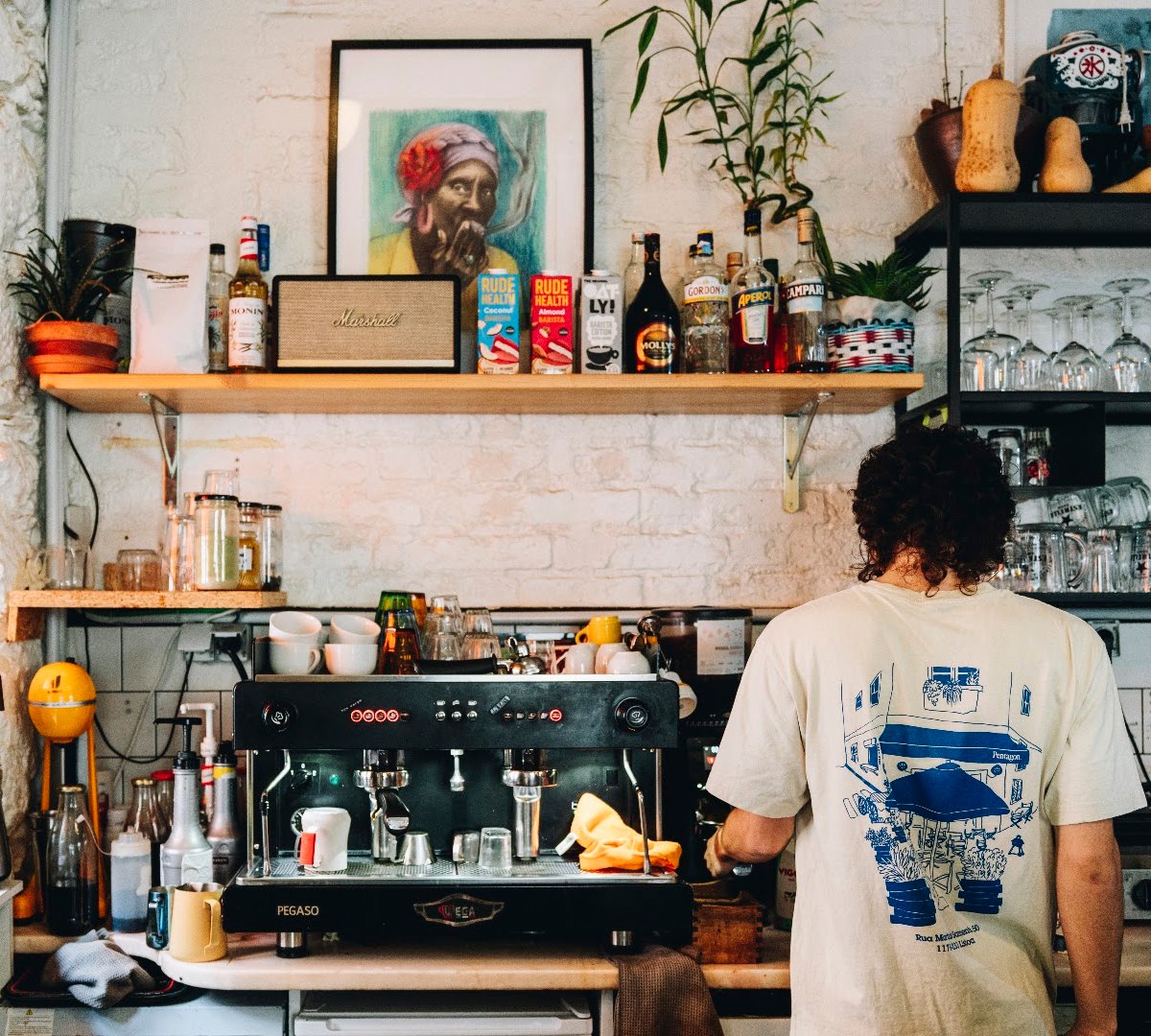 Interior of PENTAGON - Specialty coffee / Vegetarian food / Natural wine / Affordable art, specialty coffee shop in Lisbon