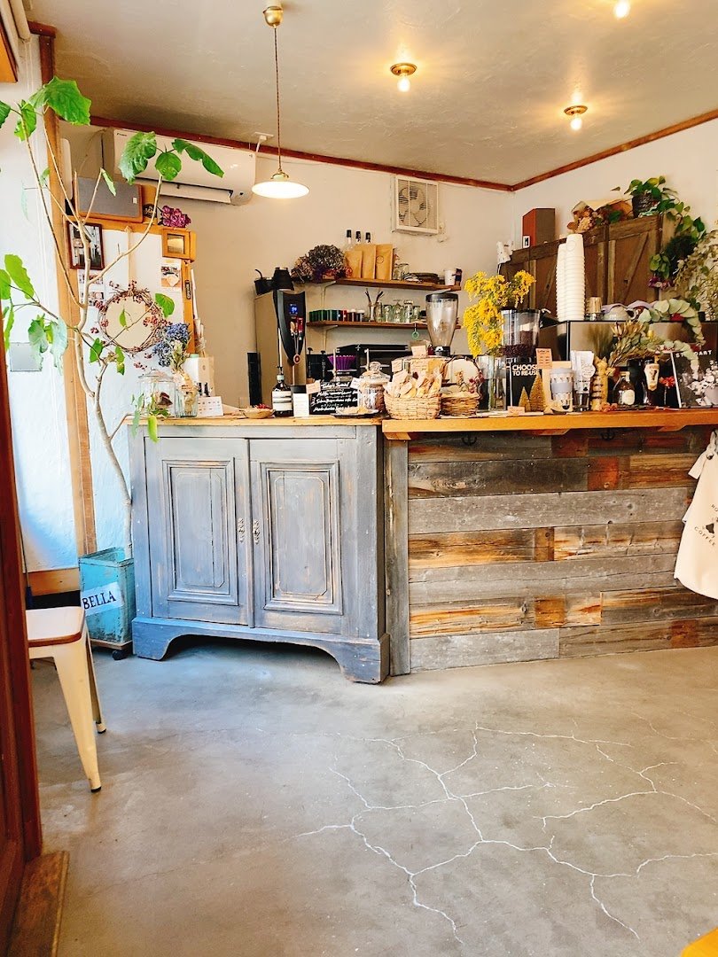 Interior of Rowans coffee ロワンズコーヒー, specialty coffee shop in Tokyo