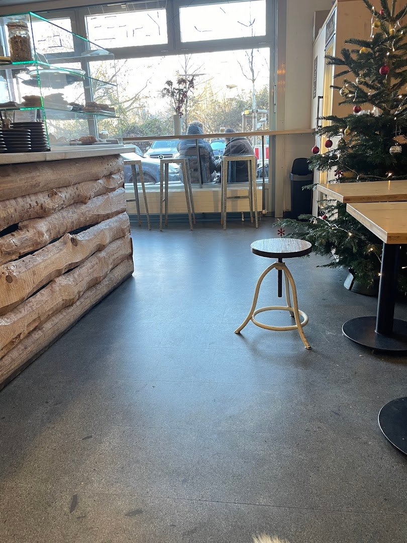 Oslo Kaffebar specialty coffee shop in Berlin - photo 12
