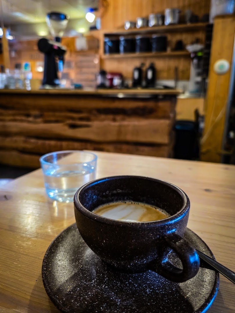Oslo Kaffebar specialty coffee shop in Berlin - photo 3
