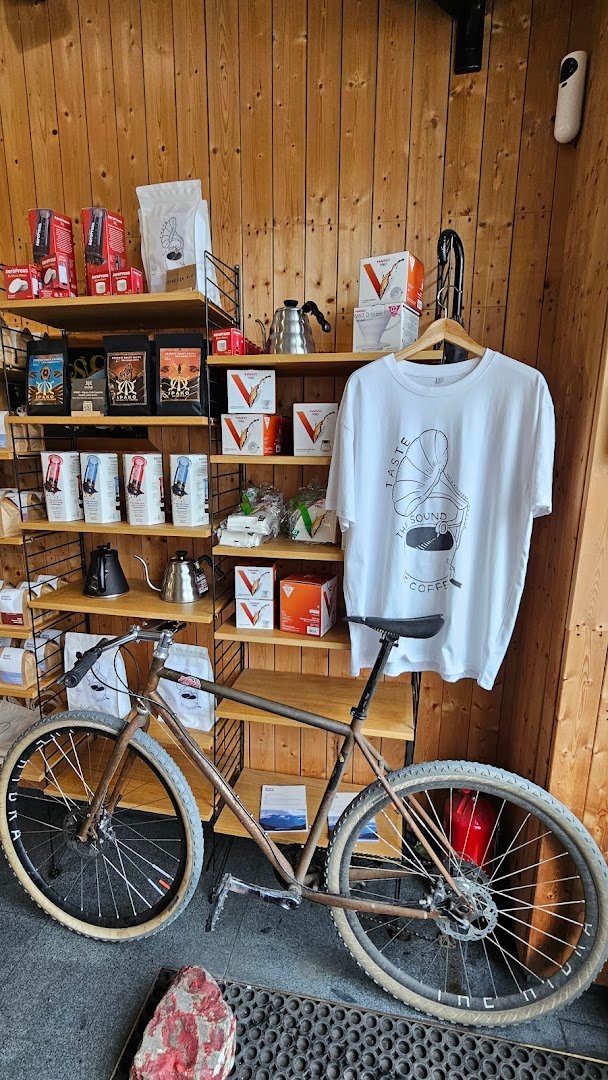 Oslo Kaffebar specialty coffee shop in Berlin - photo 9