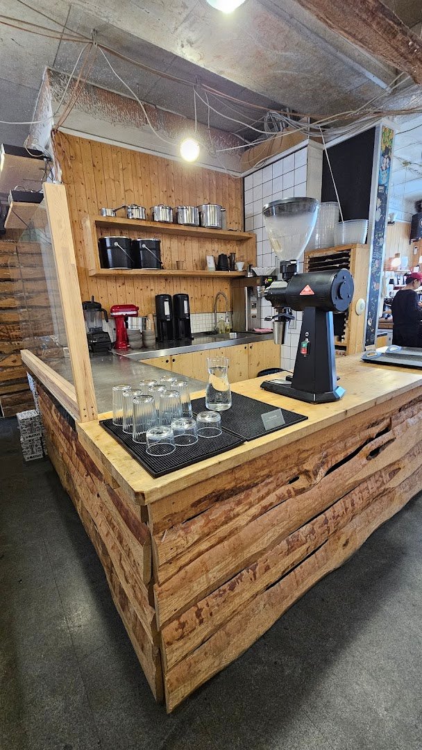 Oslo Kaffebar specialty coffee shop in Berlin - photo 10