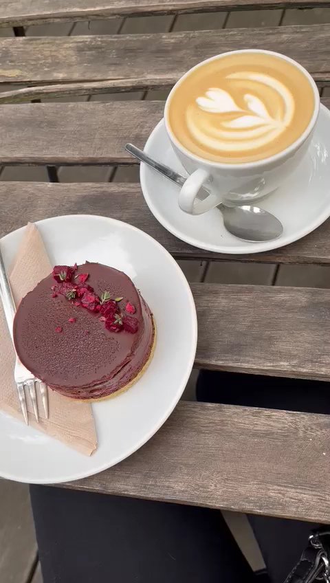 Coffee at Kavárna Čekárna, specialty coffee shop in Prague