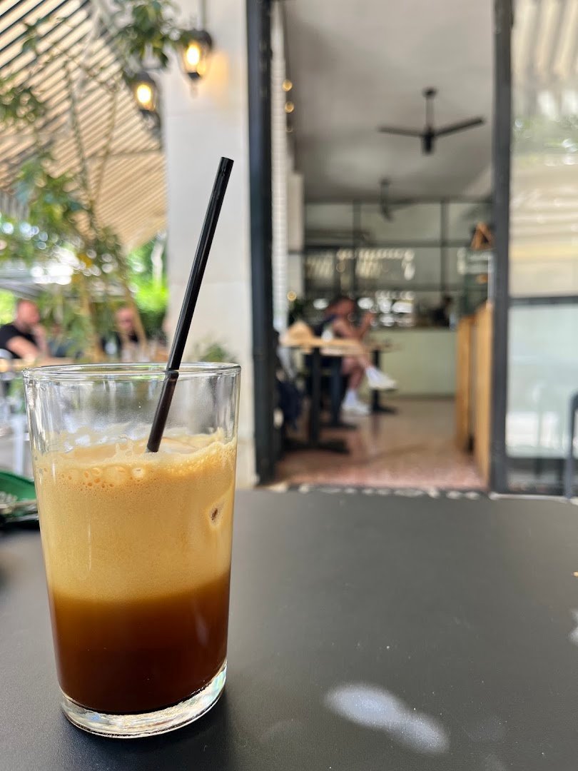 Coffee at Omsom Coffee Roasters, specialty coffee shop in Athens