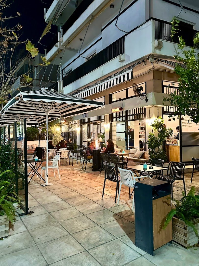 Storefront of Omsom Coffee Roasters, specialty coffee shop in Athens