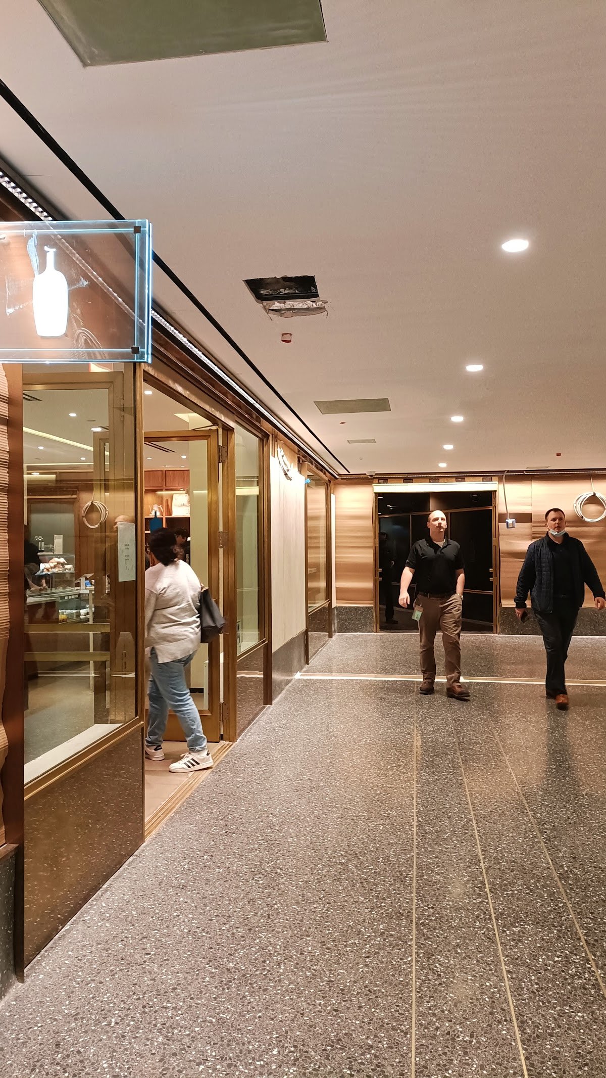 Blue Bottle Coffee specialty coffee shop in New York - photo 4