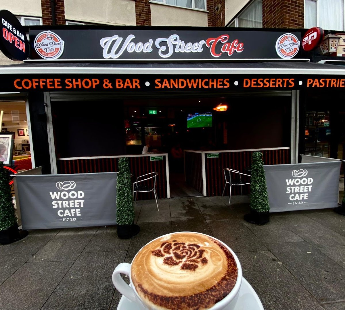 Wood Street Cafe specialty coffee shop in London - photo 2