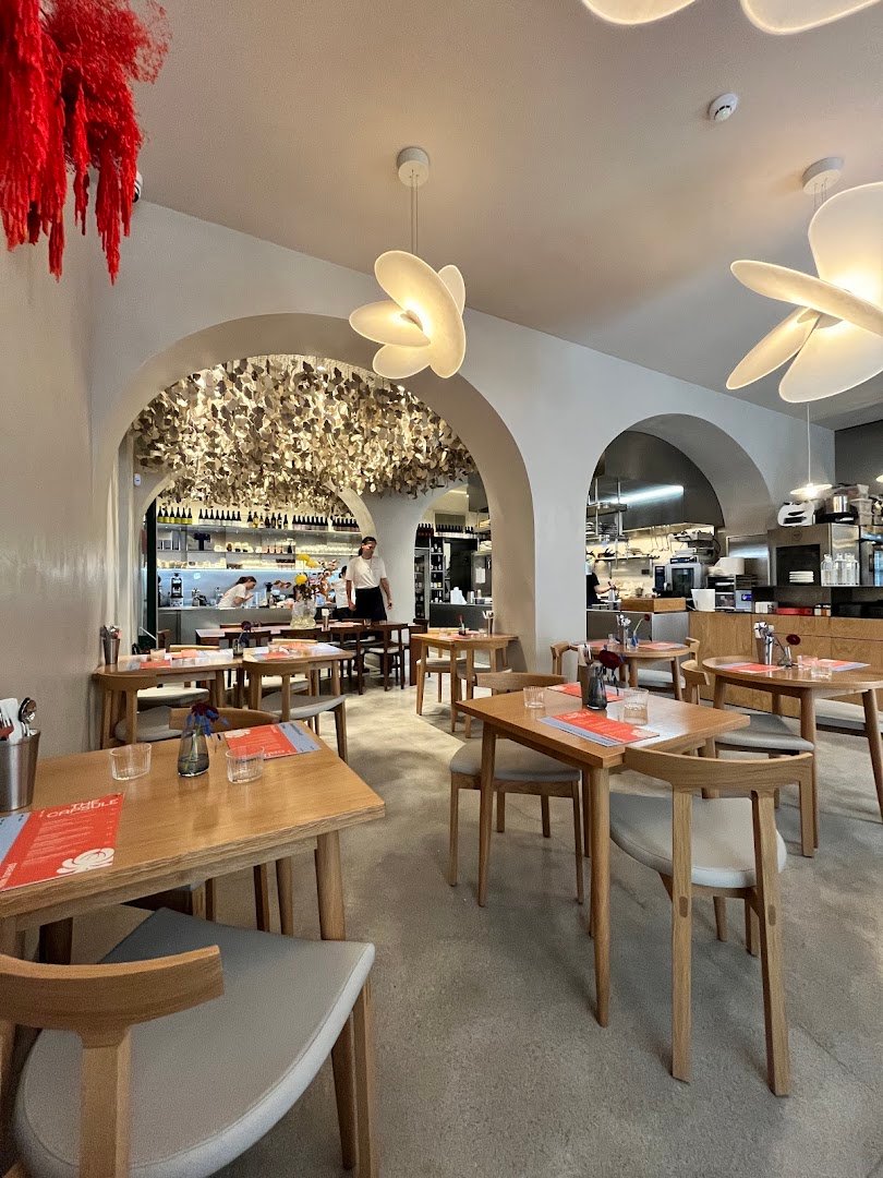 Interior of The Plate Brunch Bistro, specialty coffee shop in Lisbon