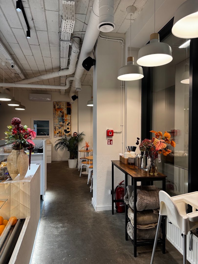 Interior of Vennskap specialty coffee, specialty coffee shop in Warsaw
