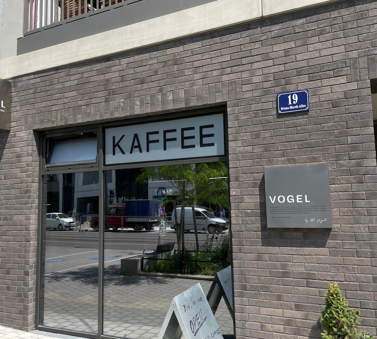 Storefront of Vogel Kaffee, specialty coffee shop in Vienna