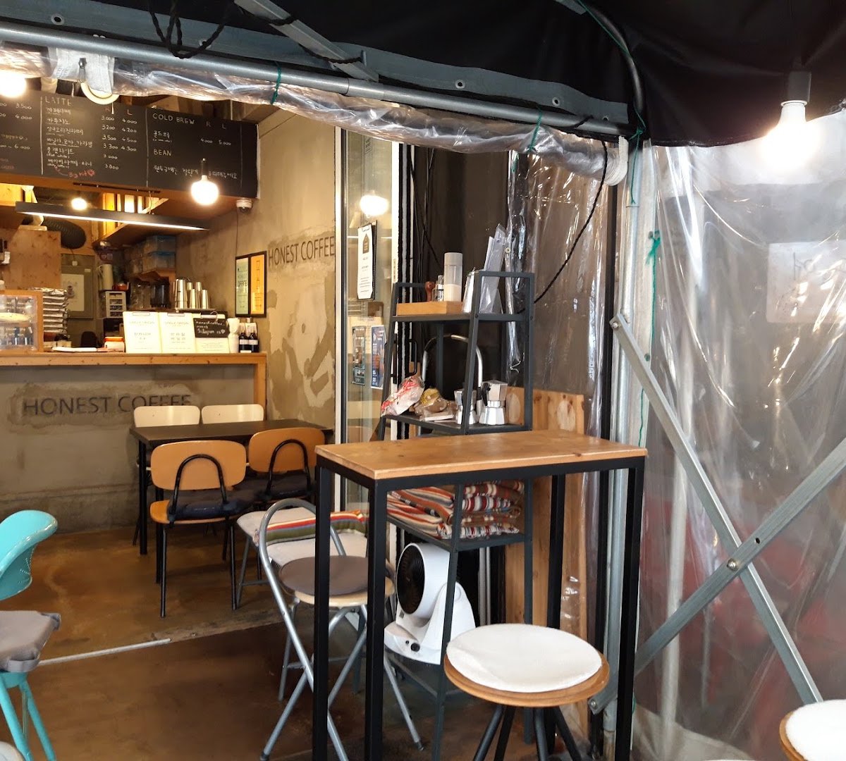 Interior of Honest Coffee, specialty coffee shop in Seoul