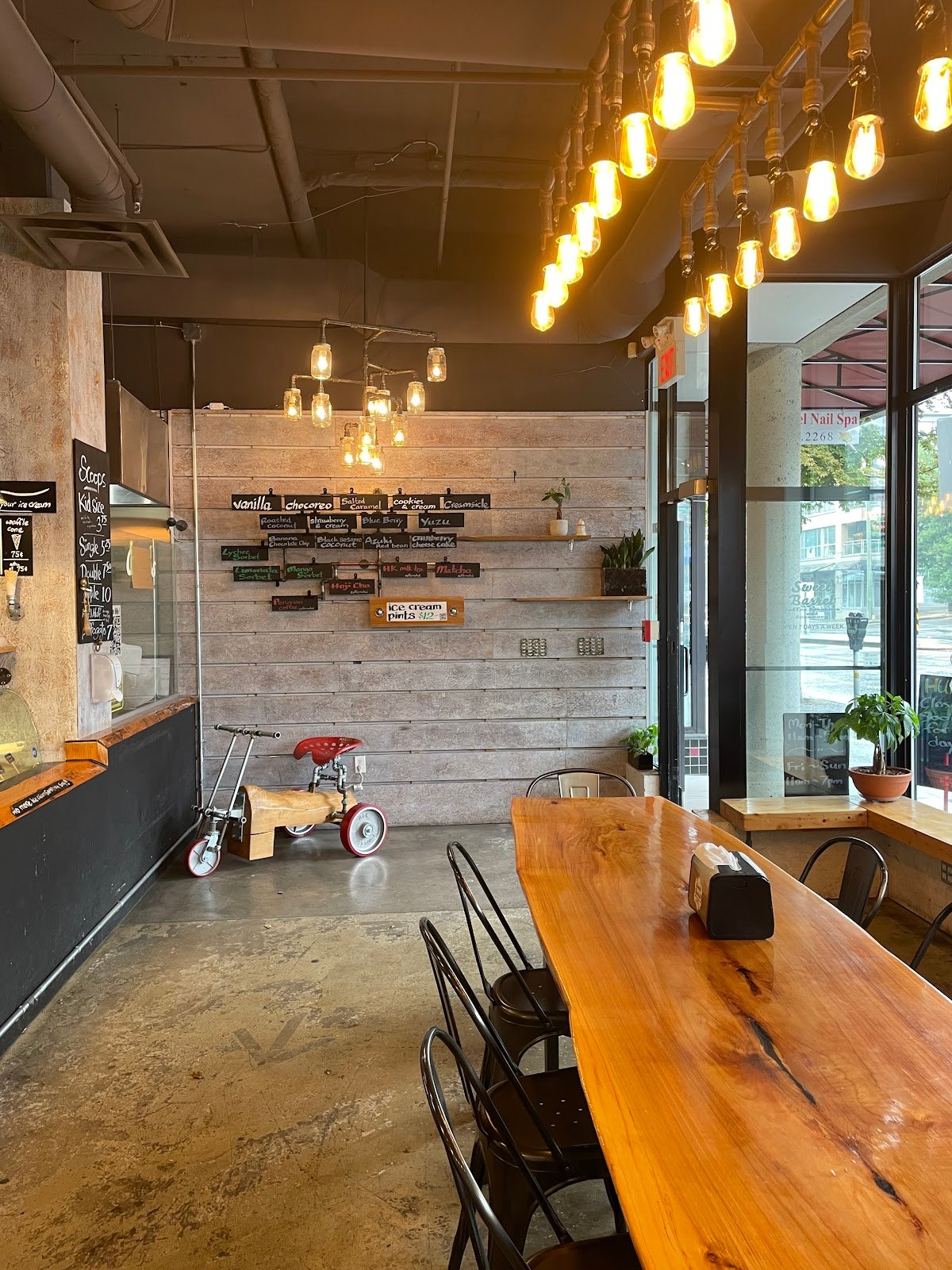 Sweet Barrel Creamery and Coffee Roasters specialty coffee shop in Vancouver - photo 5